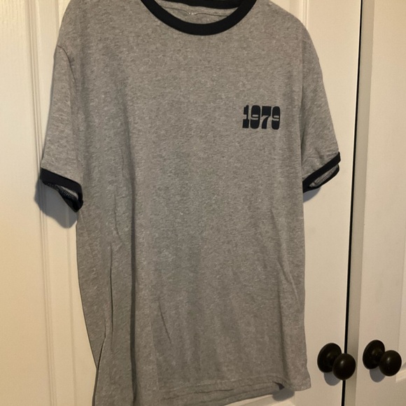 Tops - 1979 Graphic Gray T-Shirt